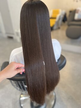 ニィ(2iee.) スーパーロング×ストレートパーマ