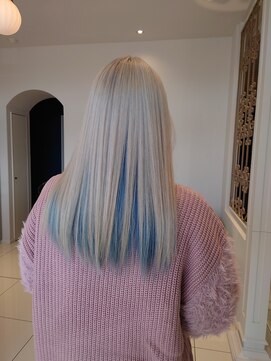 ルクール ヘアー プレジー(Le Coeur HAIR Plaisir) ホワイト×水色