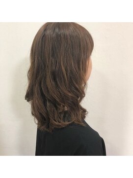 ヘアーアンドメイク ヒューラ 立川店(HAIR&MAKE hurra) ベージュ系カラー艶サラヘアー