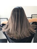 リーブル(Libre)&nbsp;外国人風コントラストバレイヤージュカラー