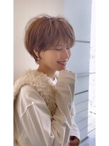 イヴォークトーキョーオーサカ(EVOKE TOKYO osaka)&nbsp;丸み抜け感 耳かけ おしゃれ 可愛い ショート ベージュカラー