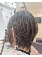 カットハウス はさみの部屋&nbsp;なめらかショートボブ/前下がりレイヤー/襟足長め/前髪あり