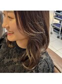 アッシュブラウン×ゆる巻きくびれヘア
