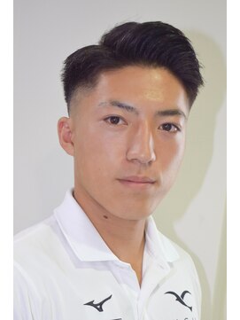 ルックグッドストア タカラヅカ(LOOK GOOD STORE TAKARAZUKA) アップバングサイドパートスキンフェードバーバースタイル1005