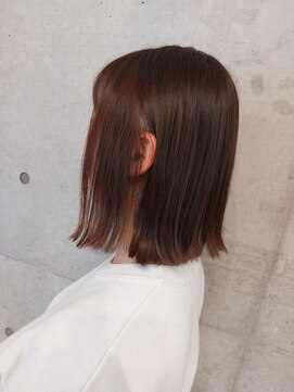 タエビスアリッサム(Taebis Alyssum) 切りぱなしボブ(イルミナカラー、ピンクベージュ)