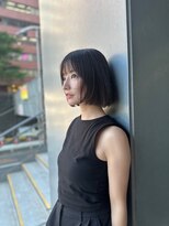 ルイス(L'wis)&nbsp;風になびく、スリークミニボブ、大人可愛いヘアスタイル