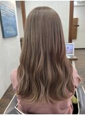 ピンクベージュ