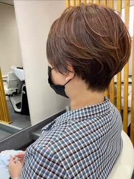 マーブル(marble)の写真/いつまでもオシャレを楽しみたい大人女性に◎透明感溢れる明るい白髪染めで、ナチュラルな仕上がりに＊