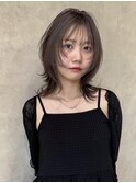 シルキーミルクティーベージュ　レイヤー 前髪　ウルフ　外ハネ
