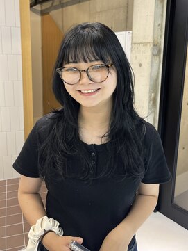 ナギ(nagi) 前髪ぱっつん×ハッシュカット×暗髪