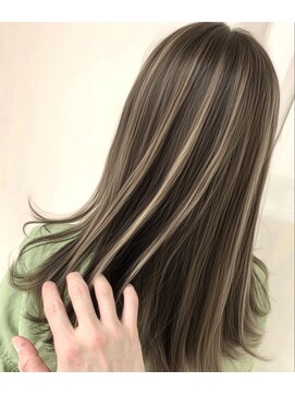 ウル(ulu) ハイライト　名東区　レイヤーカット　透明感カラー