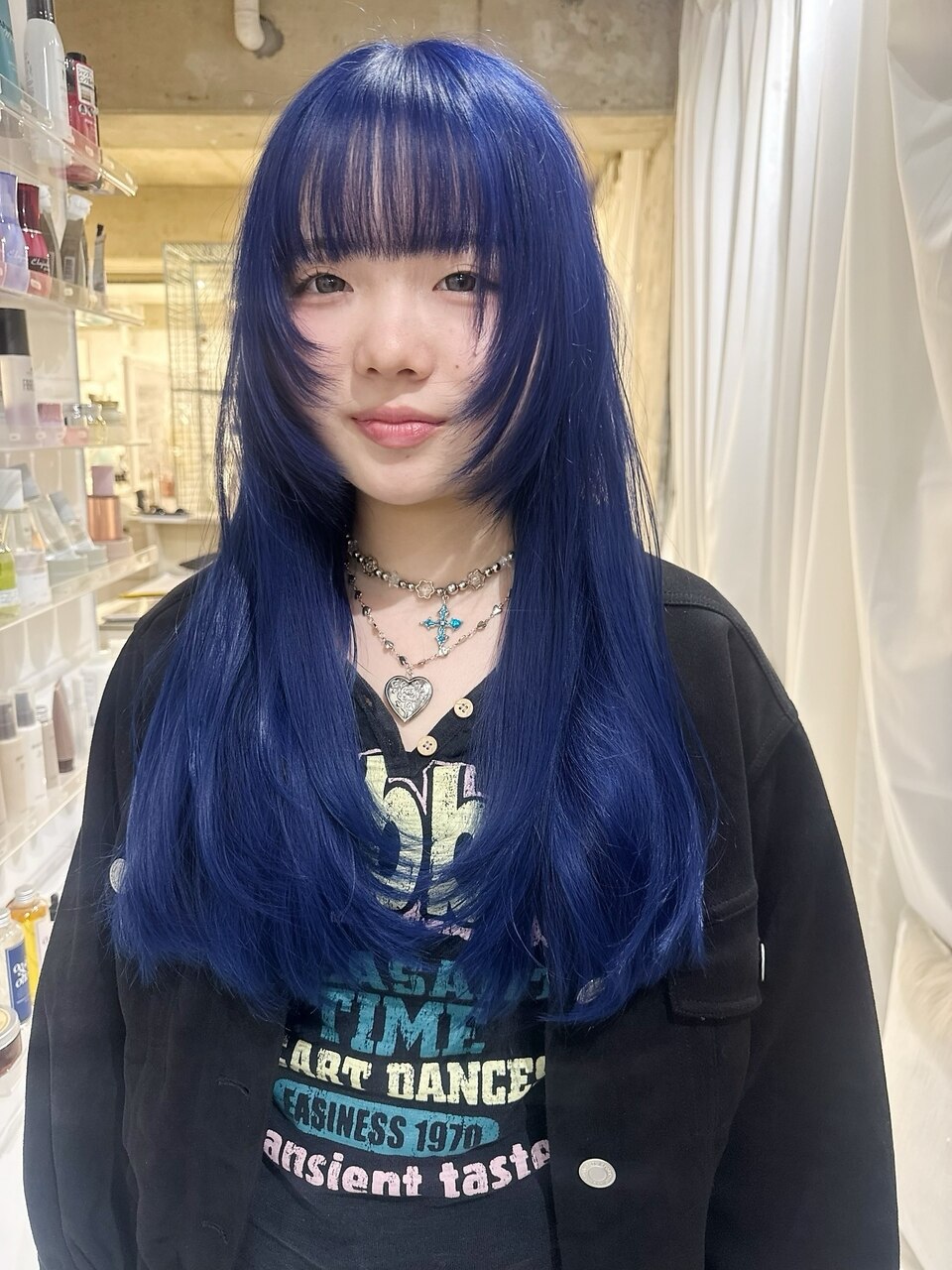 2026年夏】ネイビーブルーの髪型・ヘアアレンジ｜人気順