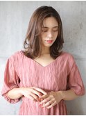 流れる前髪が心地いいミディアム