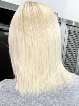 ウィコ 新宿(WICO) ホワイトブロンド[新宿駅/グレーベージュ/レイヤーロング]