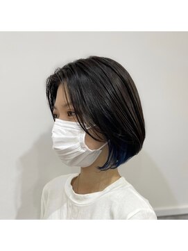 ロッカ(ROCCA) 前下がりボブ×インナーカラー