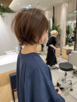 ステア ケース(stair case) 丸みショートボブ　まとまる簡単スタイリング　耳掛けショート