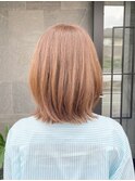 オレンジベージュの外はねレイヤーボブスタイル