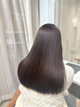 綺麗に伸ばしたいけど伸ばせないお悩みを解決する髪質改善で美髪へ[表参道駅/縮毛矯正]