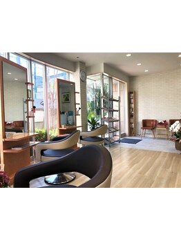 緊張しない雰囲気が魅力☆経験豊富で話しやすいベテランスタイリストがあなたのなりたいを叶えます♪