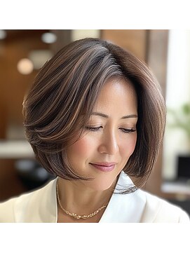 フラッグ(flag) ボブ　（白髪ぼかしハイライト）