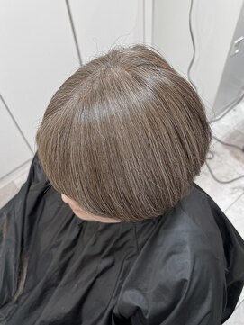 エクラート ミリア 船橋(ECLART milia) 白髪を活かしてナチュラルな髪色に｜白髪ぼかしカラーの新提案