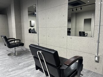 リベル(libel.)の写真/【矢上エリア/馬場バス停すぐ】居心地の良さ◎スタイリッシュな店内で”なりたい”を叶えるサロン！