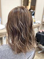 アルターリール(aL ter Rire)&nbsp;ホワイトブロンド/外ハネボブ/美髪/ワイドバング[鎌取］中村