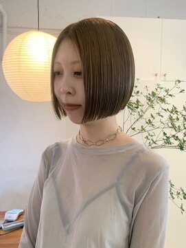 ライン(LINE) ブリーチなしダブルカラー/ミルクティーベージュ/ボブ