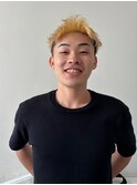 金髪スパイキーショート