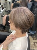 脱白髪染め白髪ぼかしカラー丸みショートショートウルフヘアー