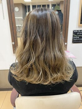 ヘアーズ ベリー 小林店(hairs BERRY)の写真/【カット¥2530/ご予約不要】オシャレを楽しみたい方の味方☆プチプラで高技術を体感できるサロン♪