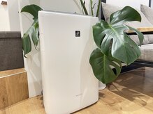 換気扇、空気清浄機で対策バッチリ！セット面やトイレ、ロッカーなどに消毒液のご用意しています。