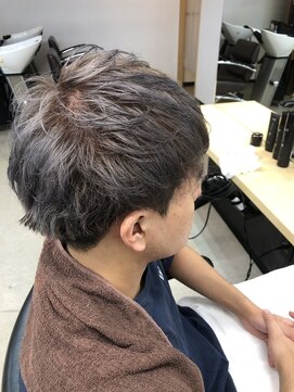 ヘアーラボ ノッシュ 六本松店(Hair Labo Nosh) グレー系Wカラー