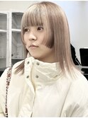 ベージュ/ぱっつん前髪/外ハネボブ/ホワイトブロンド/イメチェン