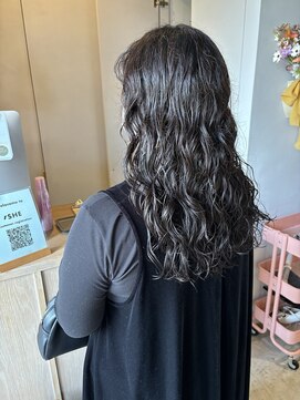 シー 岡崎(,SHE) 切りっぱなしボブ/エアリーロング/美髪/ピンクブラウン/岡崎