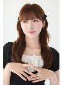 ナチュラルカールの甘すぎない大人っぽいガーリースタイル
