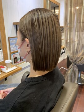 アンプリフィア(amplifier) ぱつっとボブ×ミルクティーベージュ