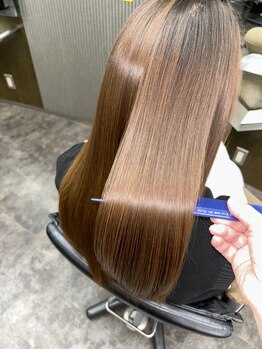 ウェービーポーズ美容室の写真/仕事/家事や育児を頑張る大人女子の白髪やクセ毛、ダメージなどのお悩みを最適なご提案と技術で魅力的に