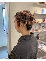 パドメ(padme)&nbsp;コーラルピンク ルーツカラー/ブリーチあり/ヘアセット/アレンジ