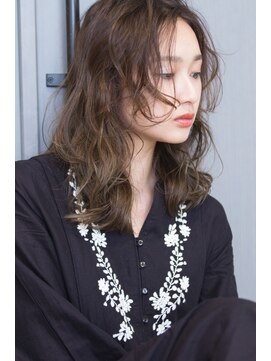 ファルファラ(farfara) 【farfara】ミディアムウェーブ（問屋町テラス）