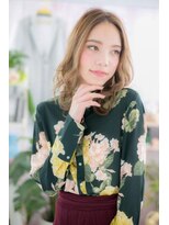 ヘアアンドビューティー ミック(Hair & Beauty miq)&nbsp;センターパート＆オリーブグレージュ抜け感ウェーブa1