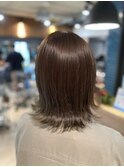 オリーブベージュ