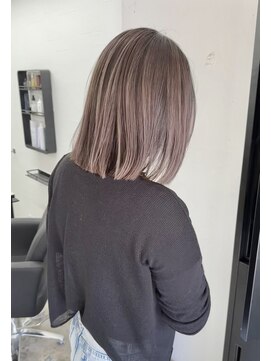 ビビッド(vivid) ナチュラルバレイヤージュぱっつんボブ