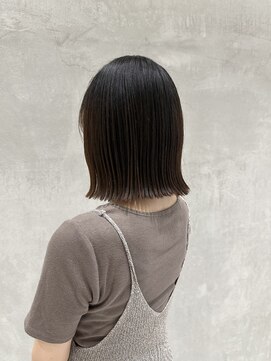 ウシワカマルエムティードット 富士宮店(USHIWAKAMARU MT.) 切りっぱなしボブ