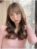やわらかベージュ×小顔に見せるヘア