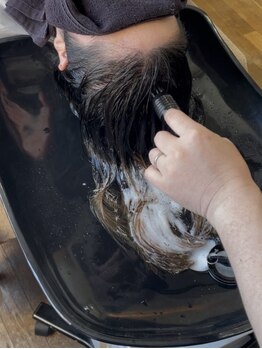 頭皮の血行を促進し、髪本来の美しさへ導きます。お客様の髪の状態に合わせた最適なケアをご提案します♪