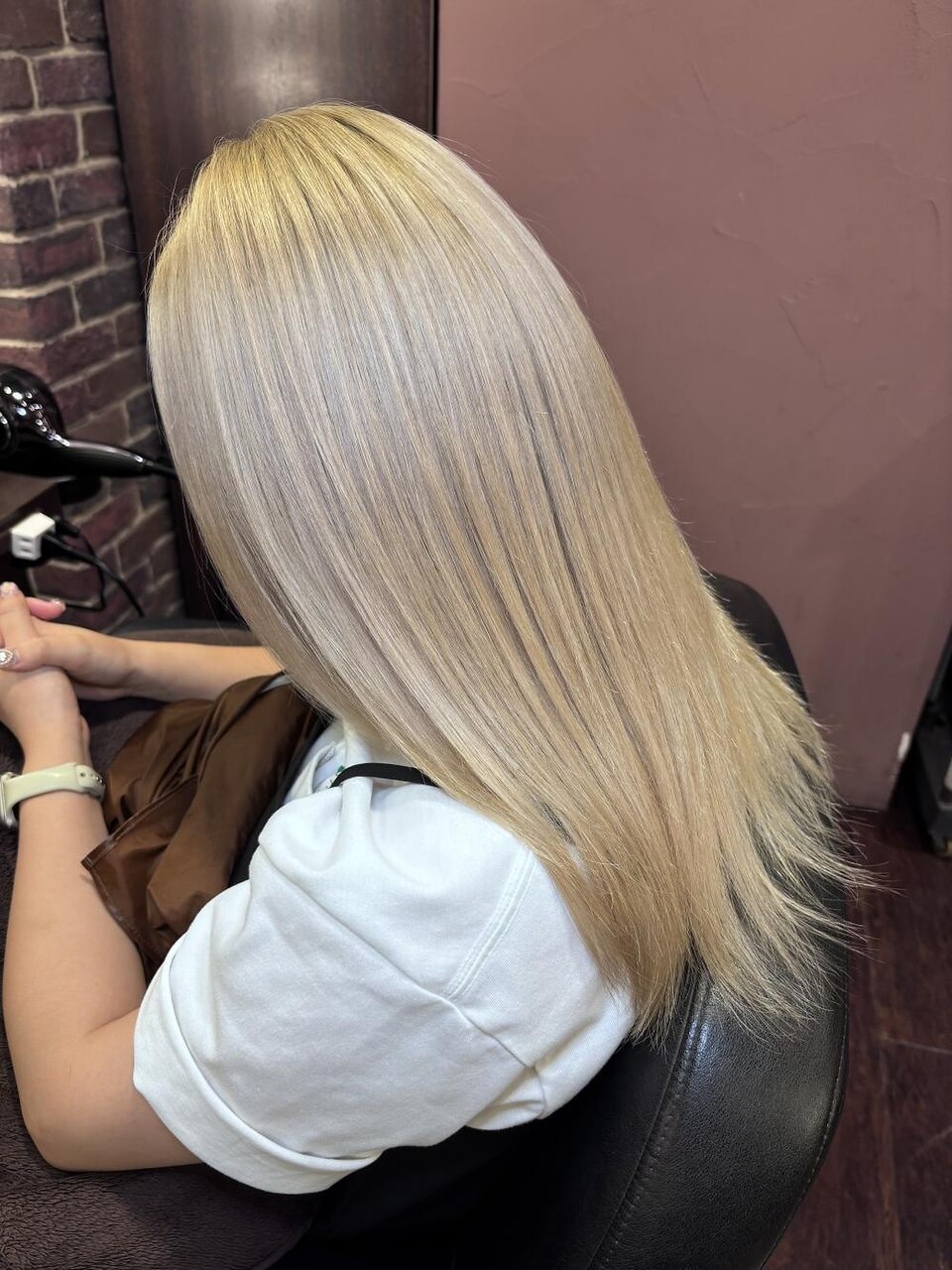 2026年冬】ホワイトミルクティーの髪型・ヘアアレンジ｜人気順