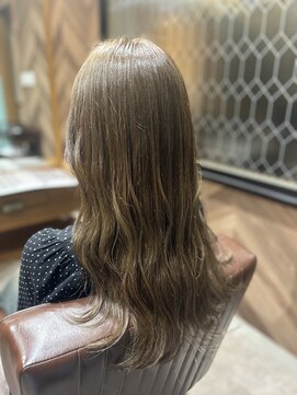 ほんのりオリーブベージュ