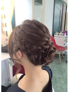 ヘアアンドメイク スタジオ ラプラス(HAIR&MAKE STUDIO rapLus) 編み込みアップ　セレブ風