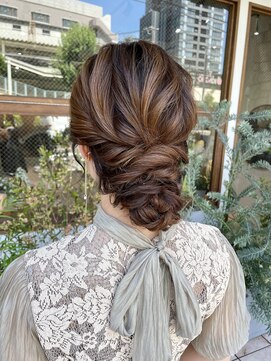 クルト バイ マルカ(KURT by MARUCA) ルーズ二次会結婚式パーティーヘアセットアレンジ低めシニヨン